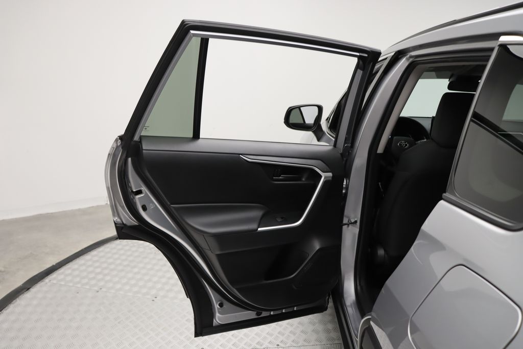 2021 Toyota RAV4 LE 21