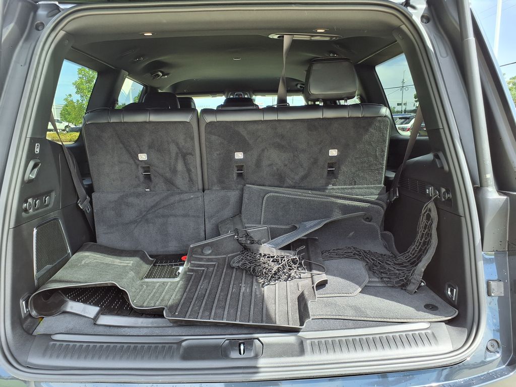 Used 2024 Gray Jeep Base image 9