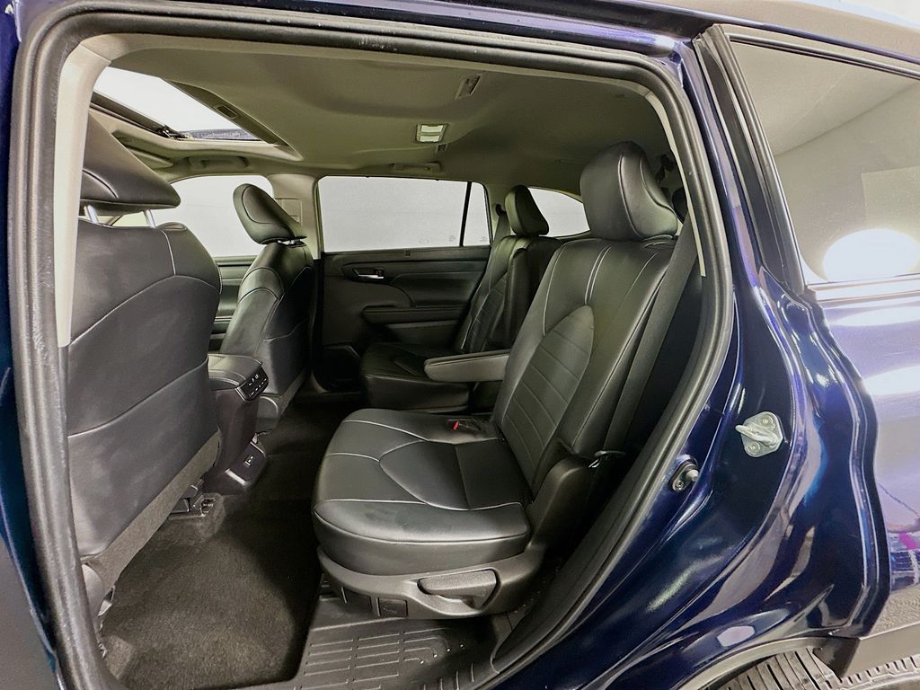 Thumbnail: 2024 Toyota Highlander - 25