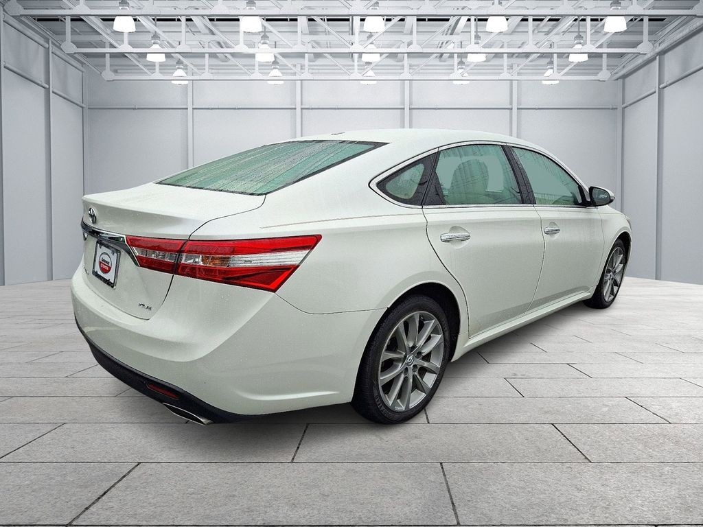 Thumbnail: 2015 Toyota Avalon - 4