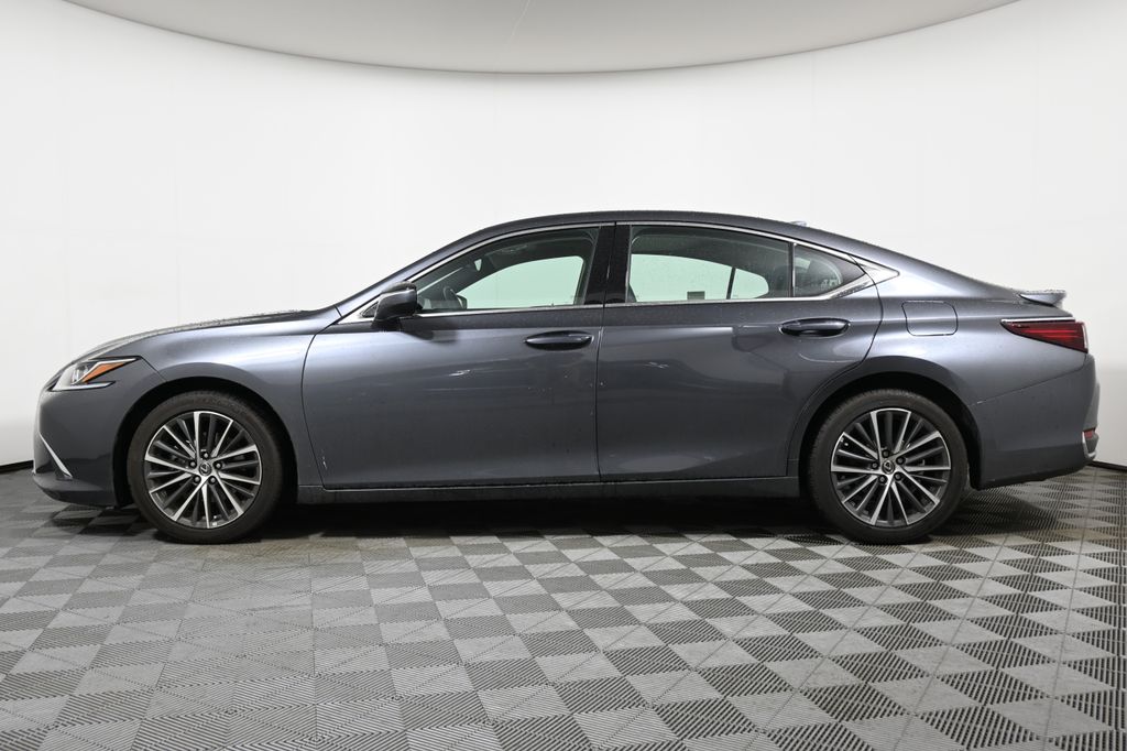 Thumbnail: 2022 Lexus ES - 2
