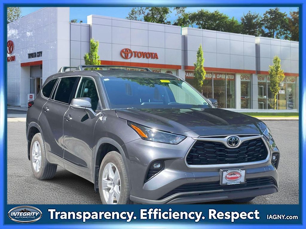 Magnetic Gray Metallic 2022 Toyota Highlander LE AWD SUV / Crossover All-Wheel Drive 8-Speed Automatic