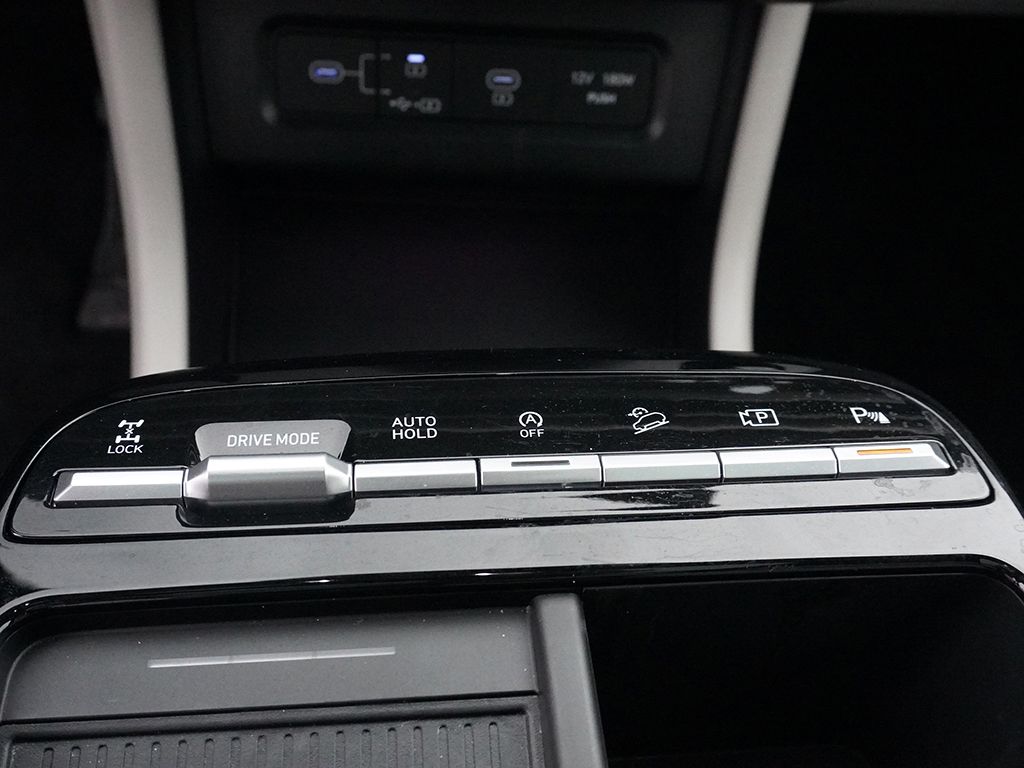 Used 2025 White Hyundai Limited image 62