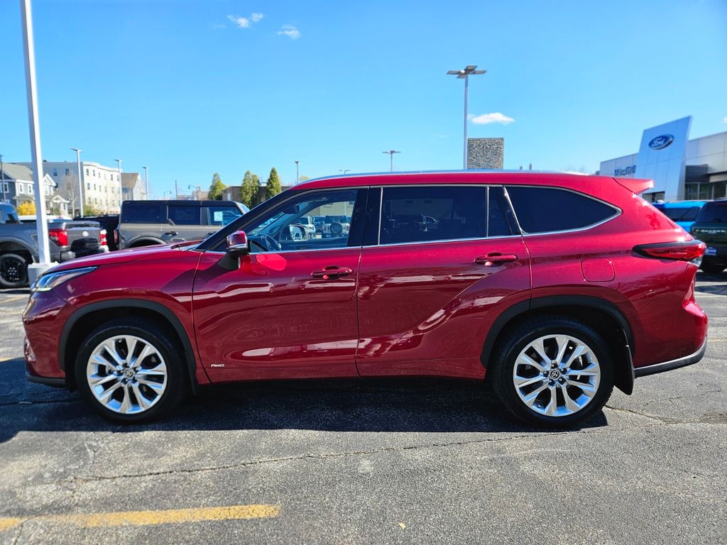 View vehicle photo 3