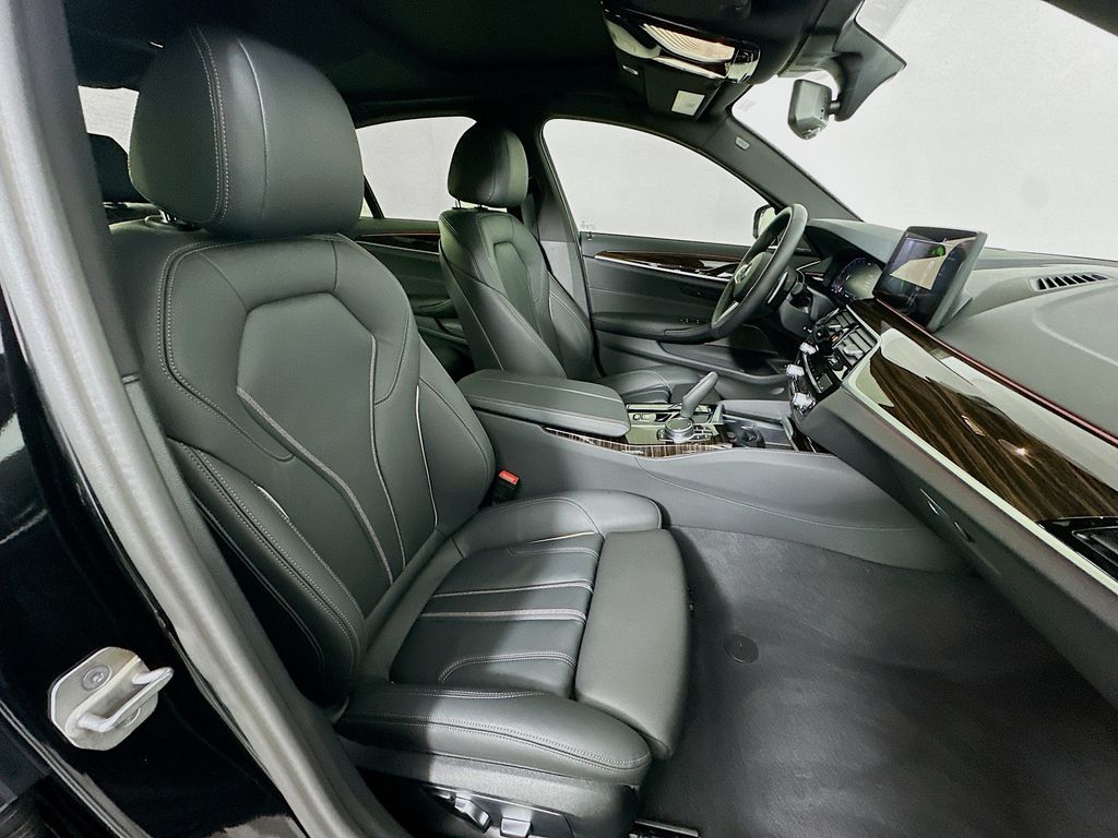 Thumbnail: 2023 BMW 5 Series - 29