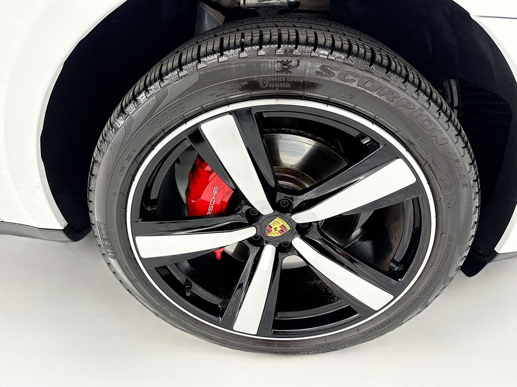 Thumbnail: 2026 Porsche Macan - 31