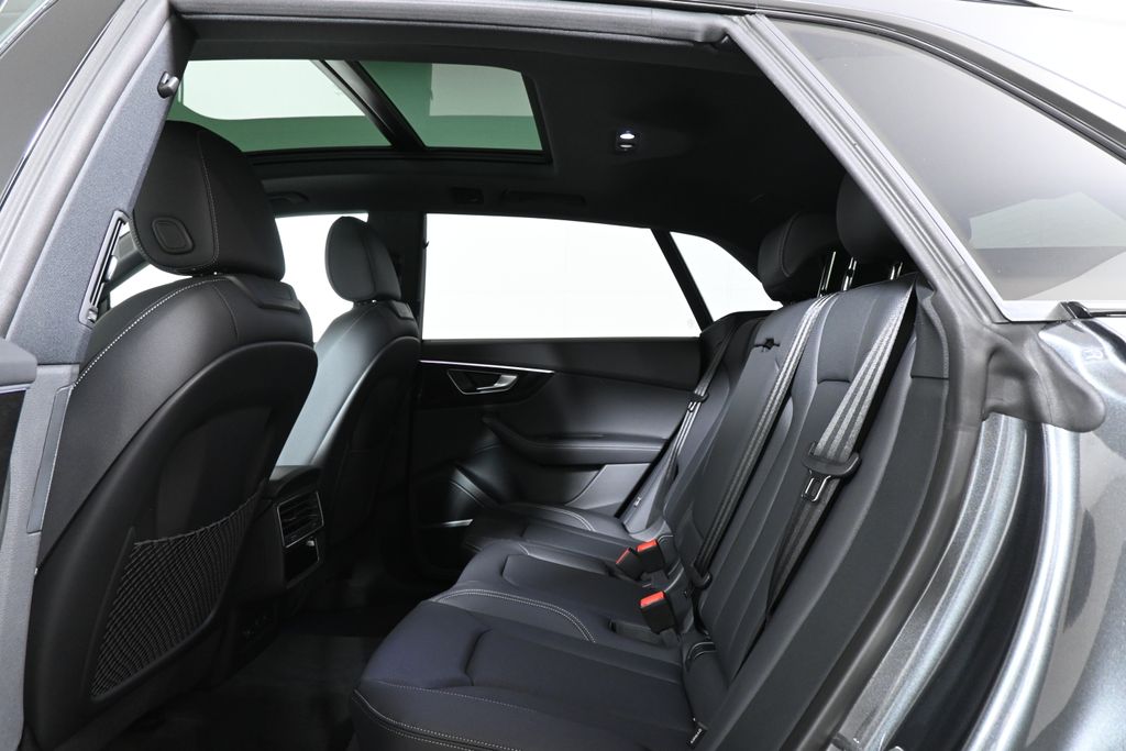 Thumbnail: 2026 Audi Q8 - 28