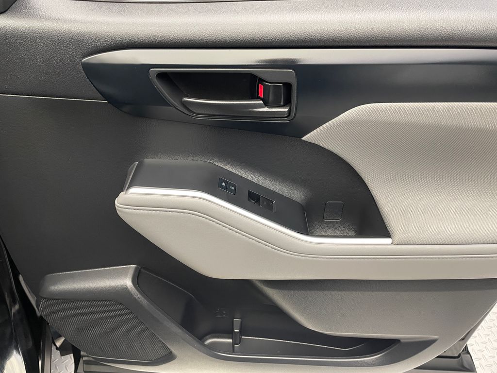 2022 Toyota Highlander L 15