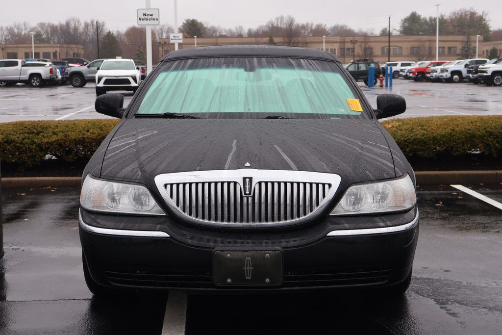 Thumbnail: 2004 Lincoln Town Car - 2