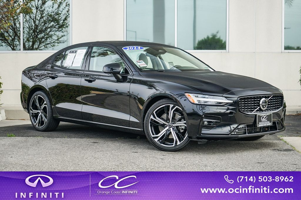 2024 Volvo S60 B5 Plus Dark Theme FWD