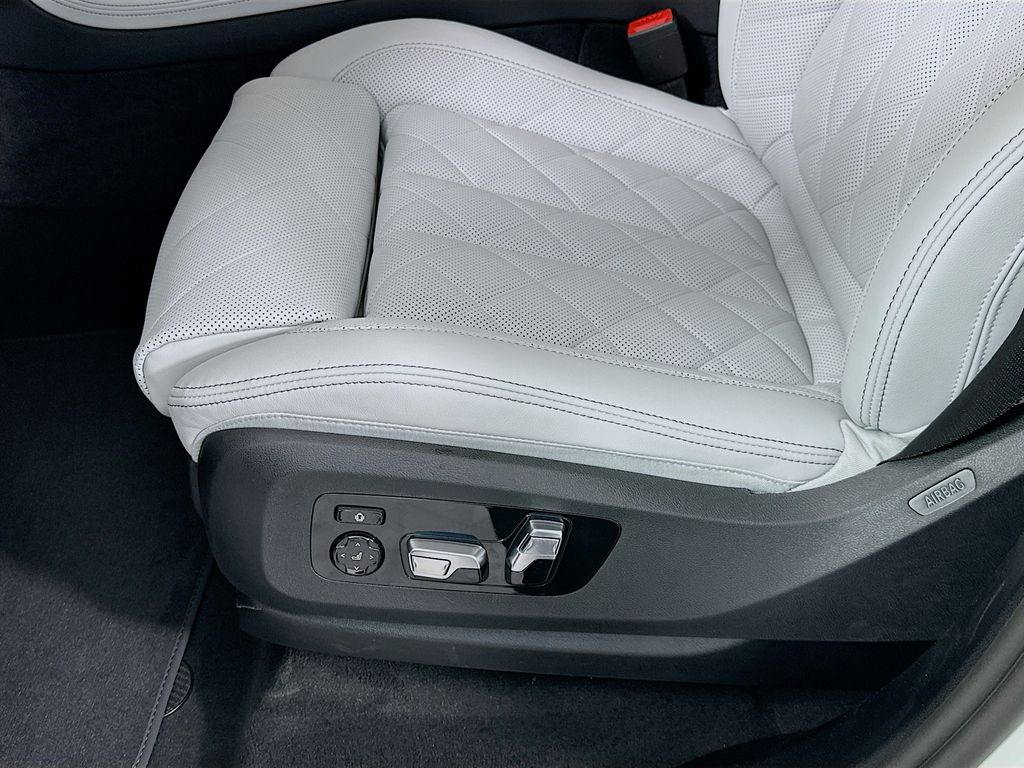 Thumbnail: 2026 BMW X7 - 21