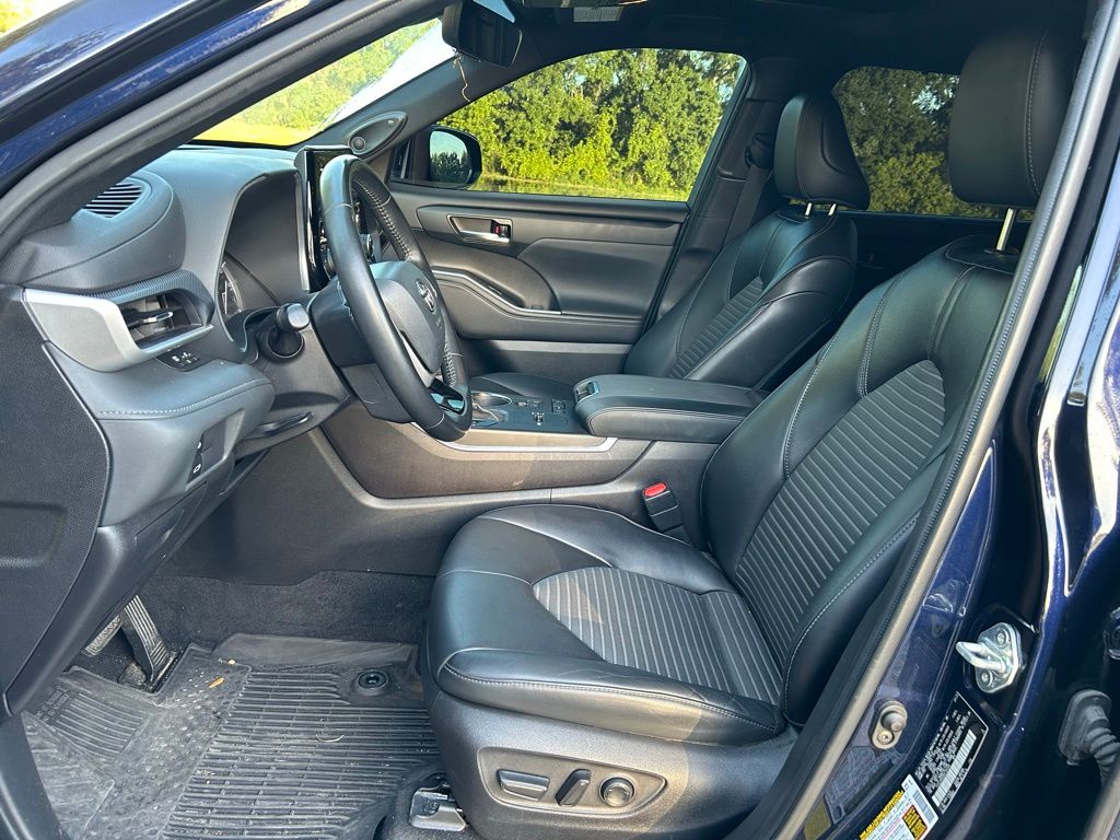 2022 Toyota Highlander XSE 14
