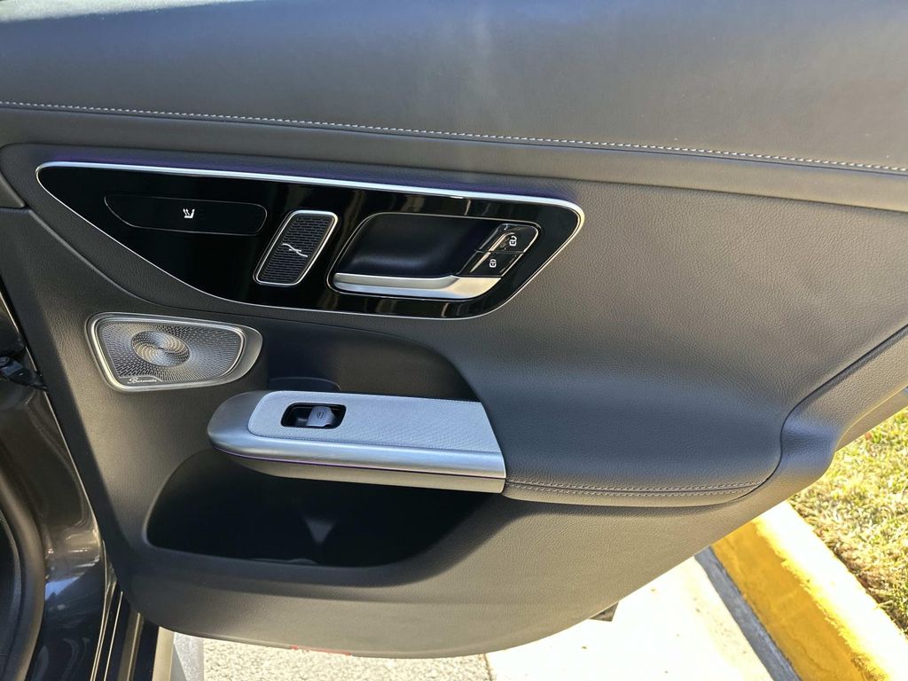 Thumbnail: 2025 Mercedes-Benz GLC - 22