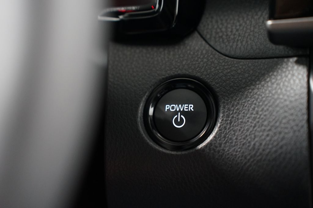 2025 Toyota Camry SE 24