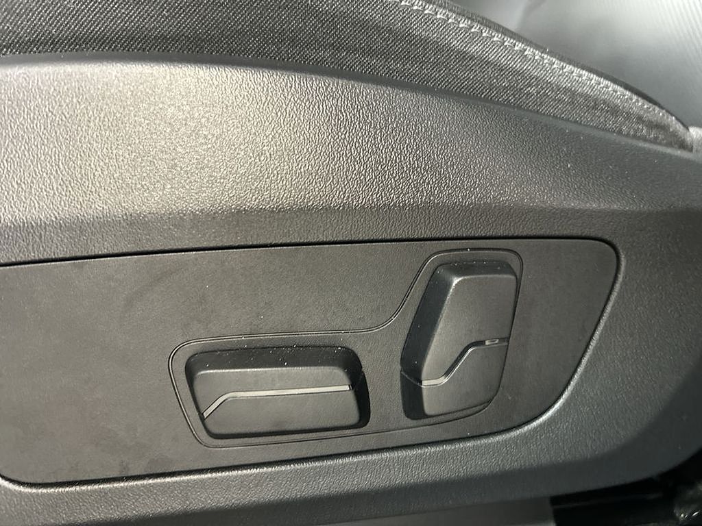 Thumbnail: 2025 BMW X2 - 12