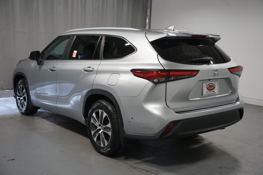 Thumbnail: 2023 Toyota Highlander - 6