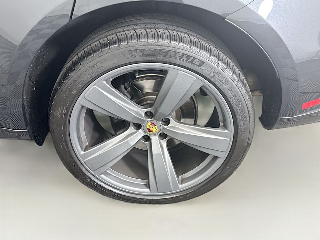 Thumbnail: 2025 Porsche Macan - 32