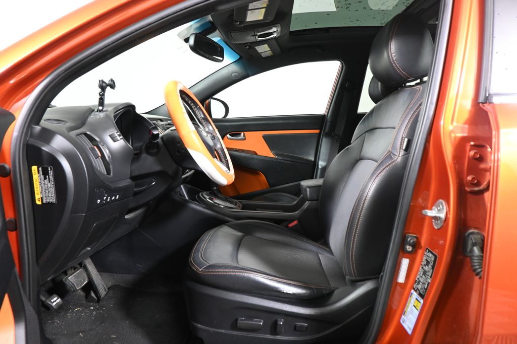 Thumbnail: 2011 Kia Sportage - 3