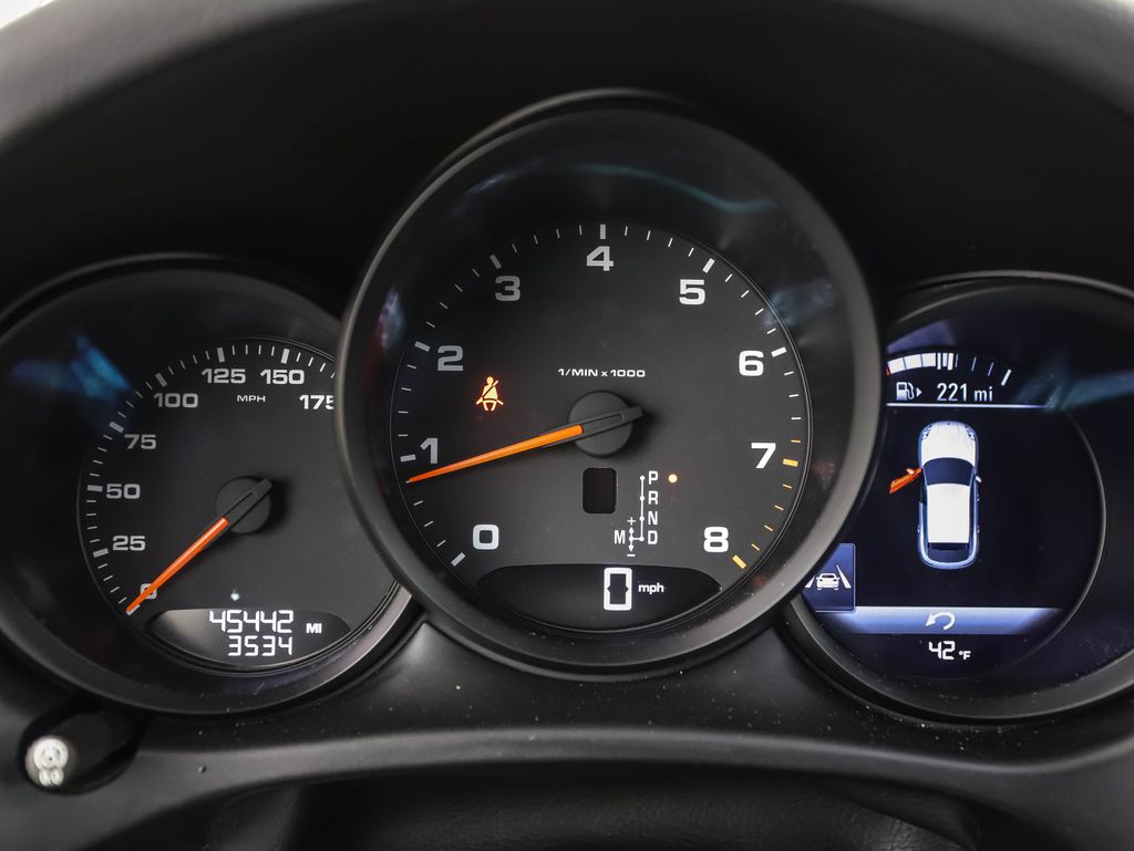 Thumbnail: 2020 Porsche Macan - 14