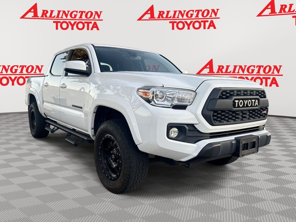 2020 Toyota Tacoma SR5's photo