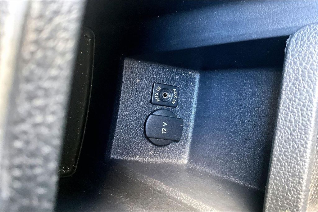 Used 2013 Black Volkswagen 2.5 S image 16