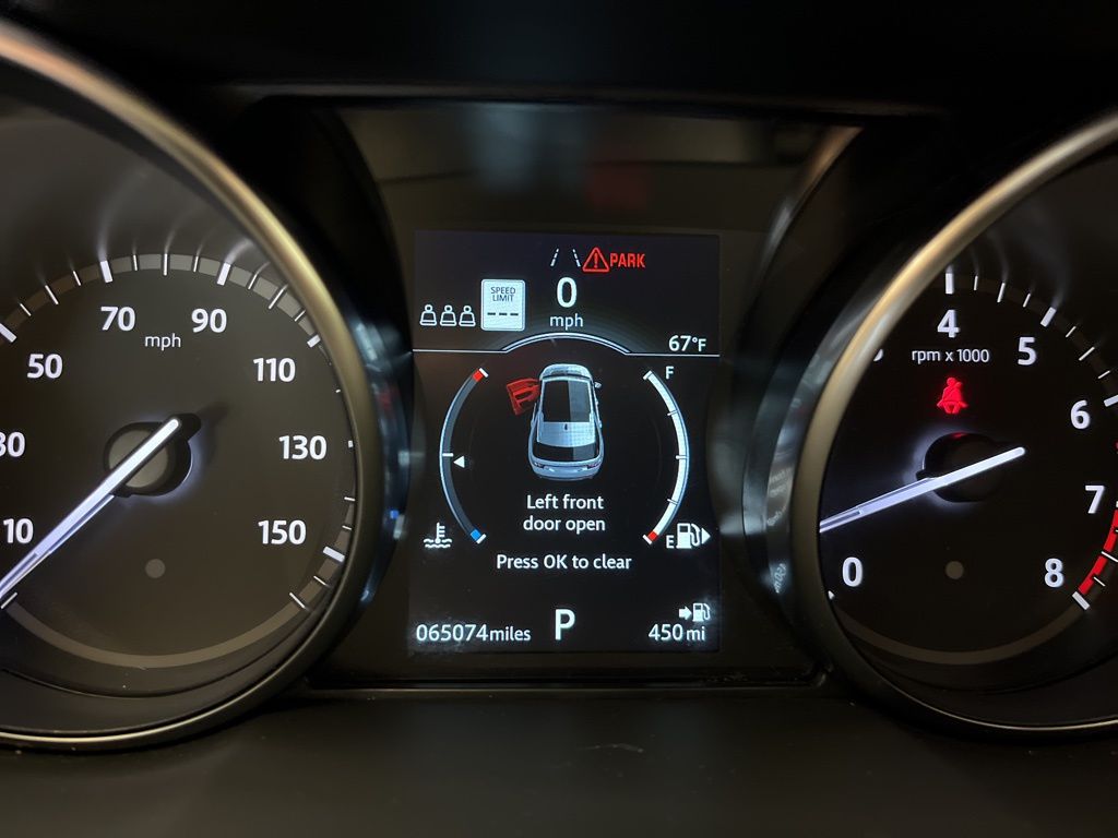 Thumbnail: 2019 Land Rover Discovery Sport - 16