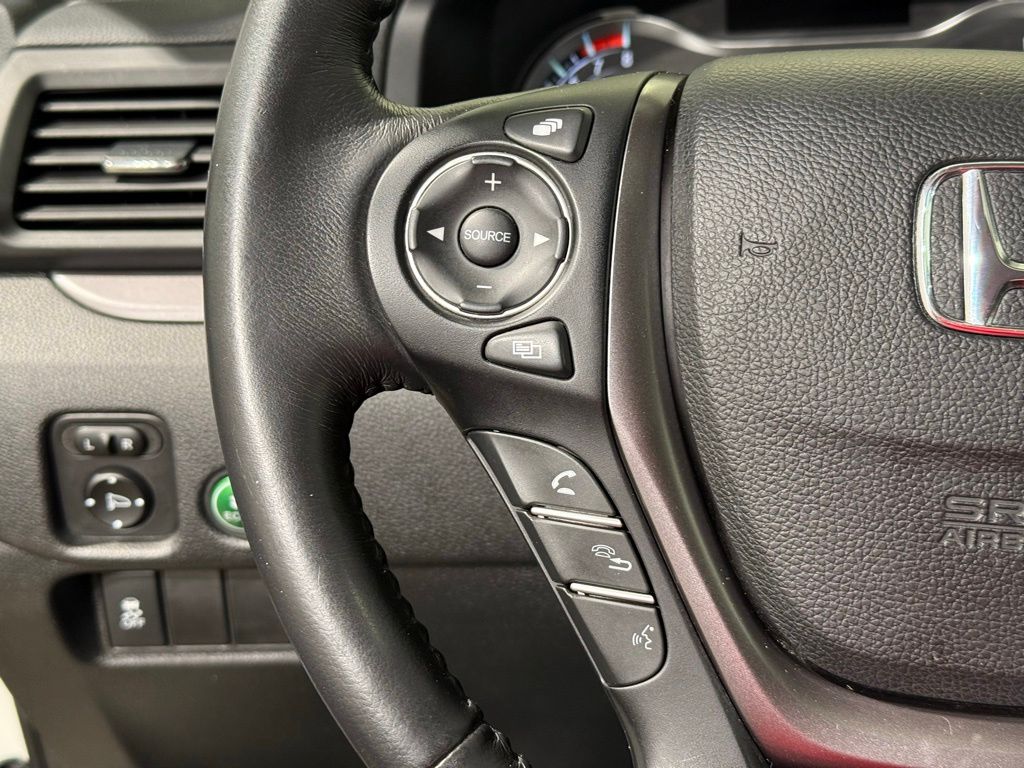 Thumbnail: 2017 Honda Pilot - 26