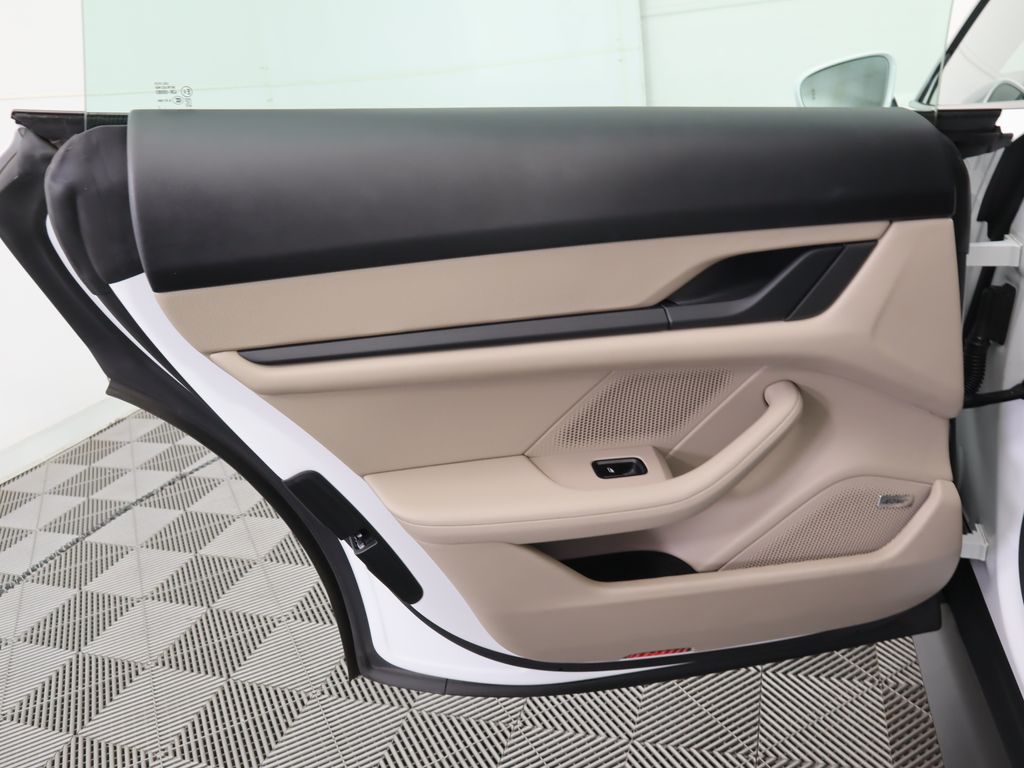 Thumbnail: 2021 Porsche Taycan - 27