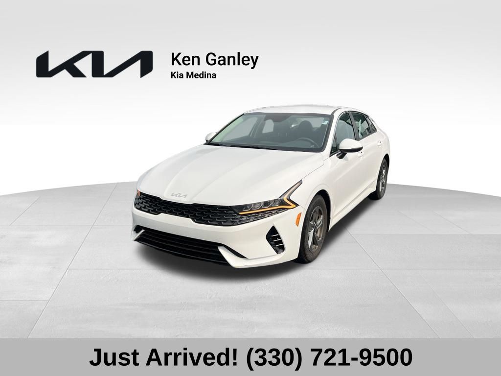 White Pearl 2022 Kia K5 Sedan Front-Wheel Drive 8-Speed Automatic