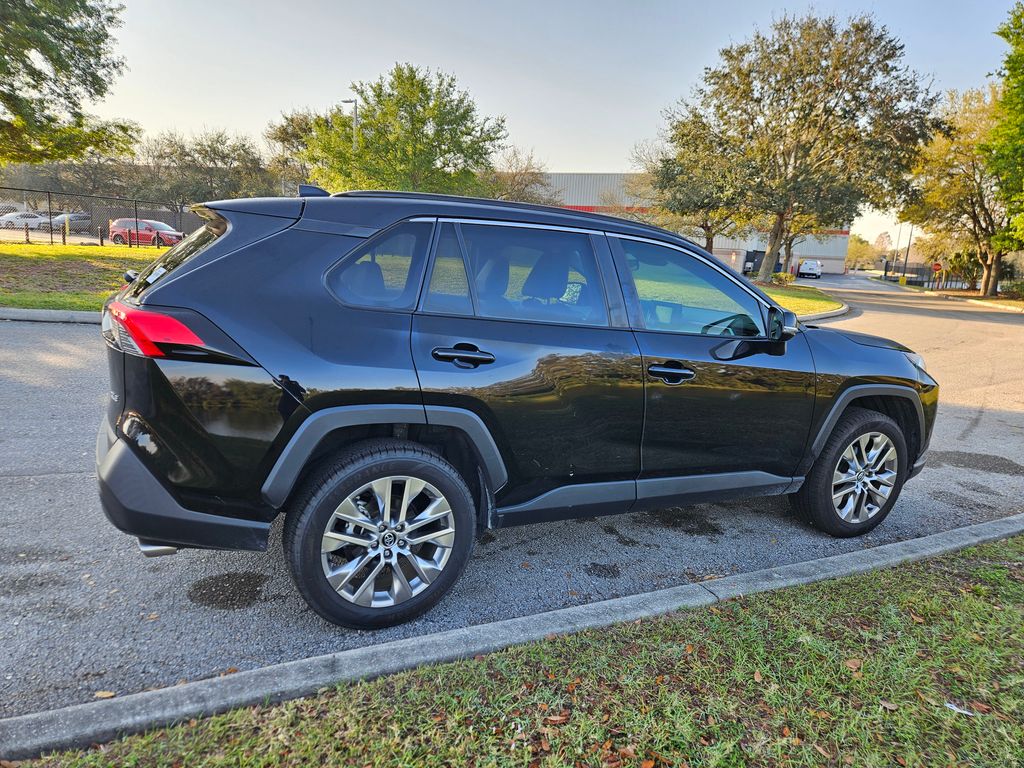 2021 Toyota RAV4 XLE Premium 5