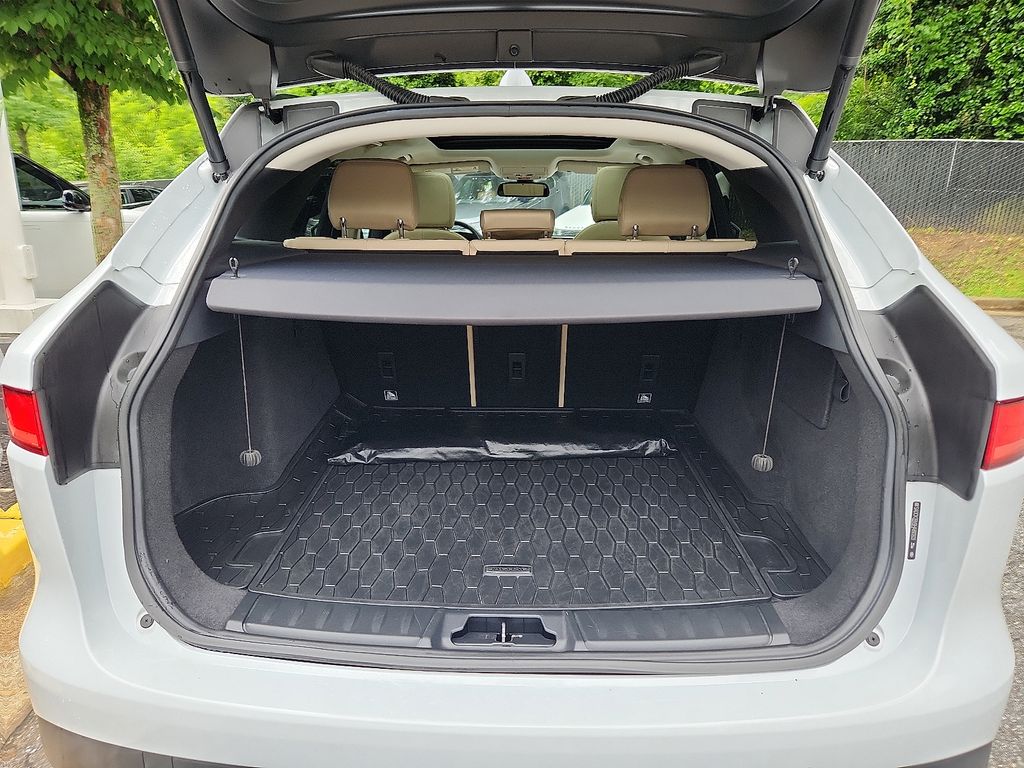 2017 Jaguar F-Pace Prestige 32