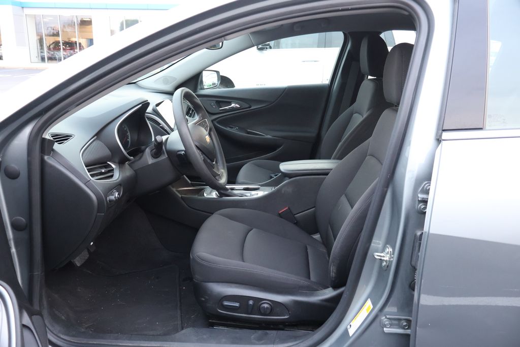 Thumbnail: 2023 Chevrolet Malibu - 12