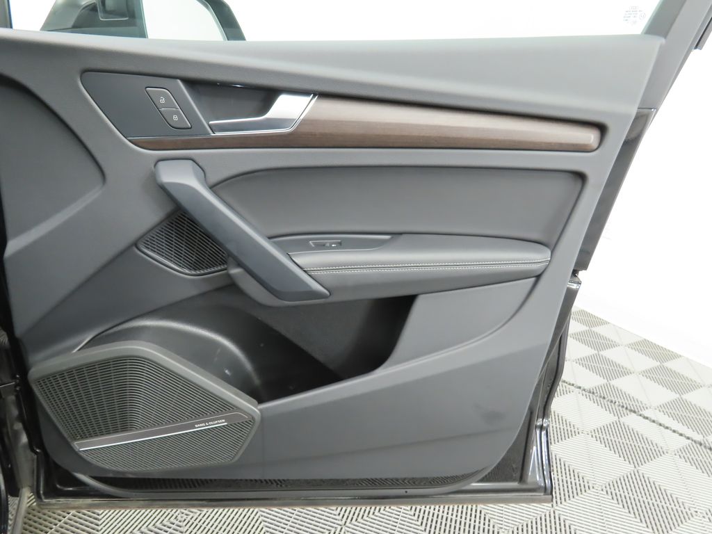 Thumbnail: 2023 Audi Q5 - 25