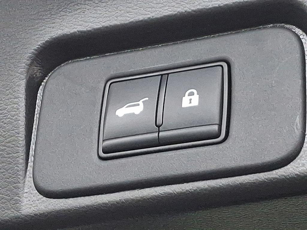 2023 Nissan Rogue SL 32