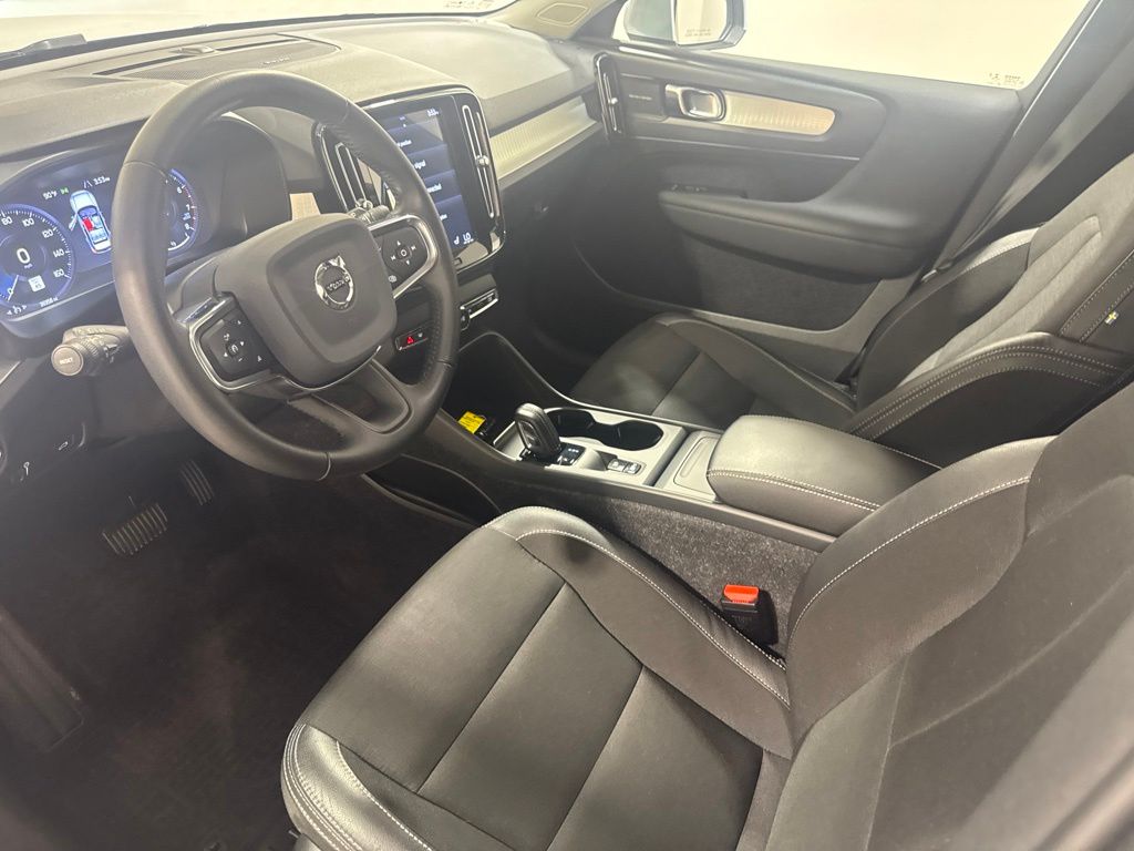 Used 2020 Silver Volvo Momentum image 17