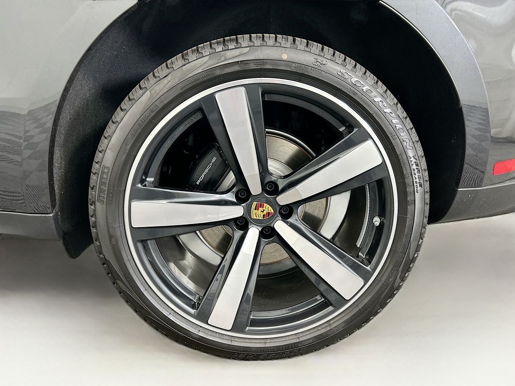 Thumbnail: 2026 Porsche Macan - 32