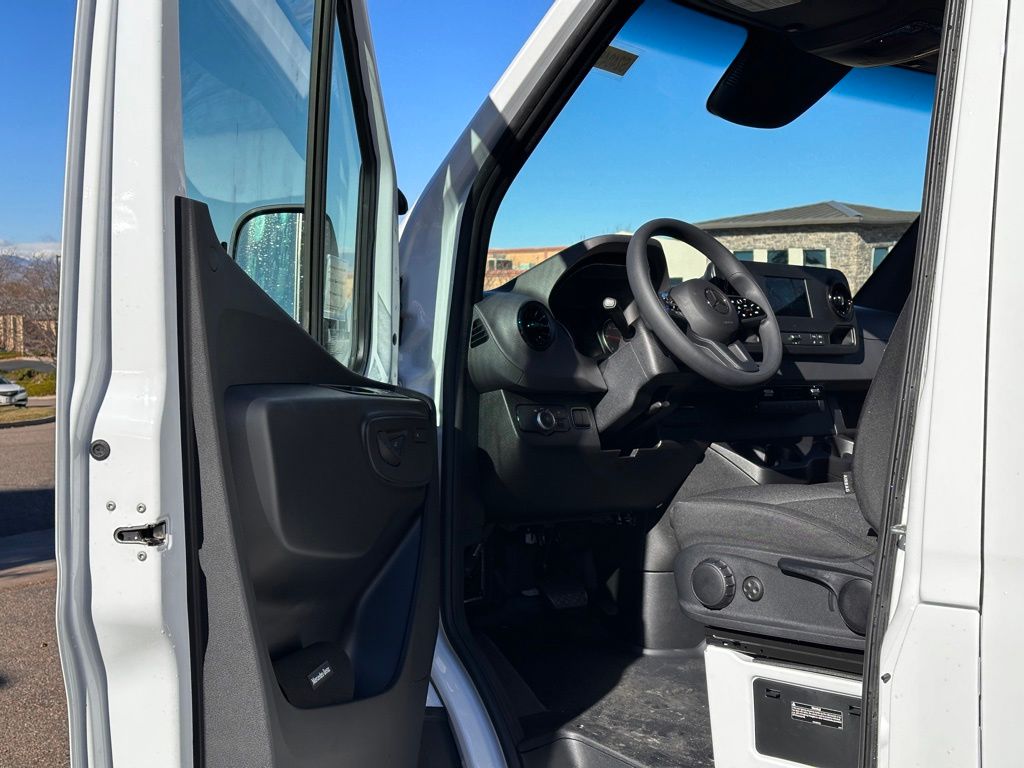 2024 Mercedes-Benz Sprinter 2500 Cargo 144 WB 11