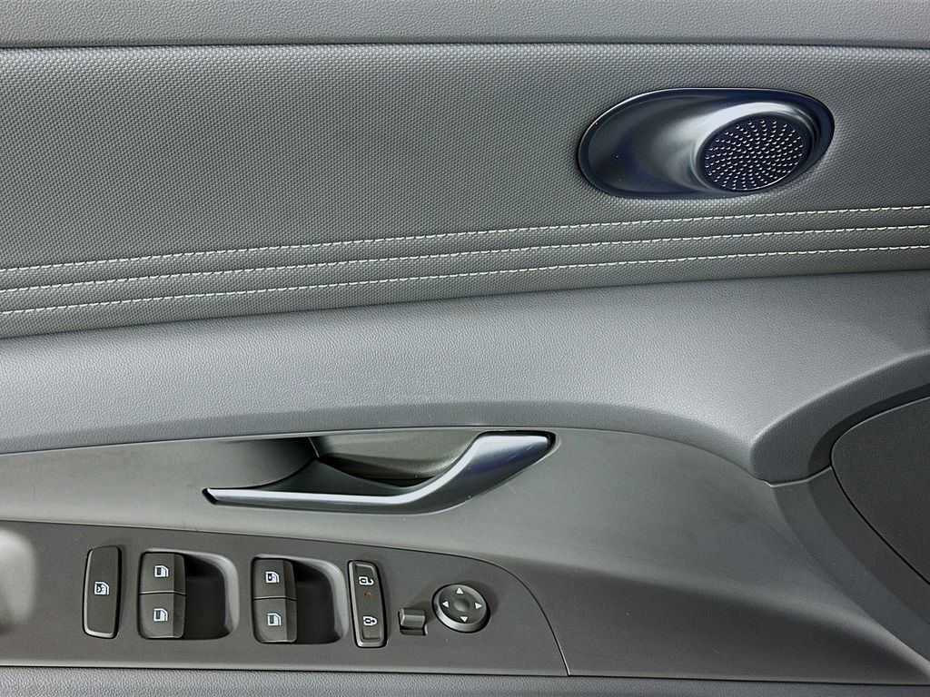 Thumbnail: 2025 Hyundai Elantra - 18