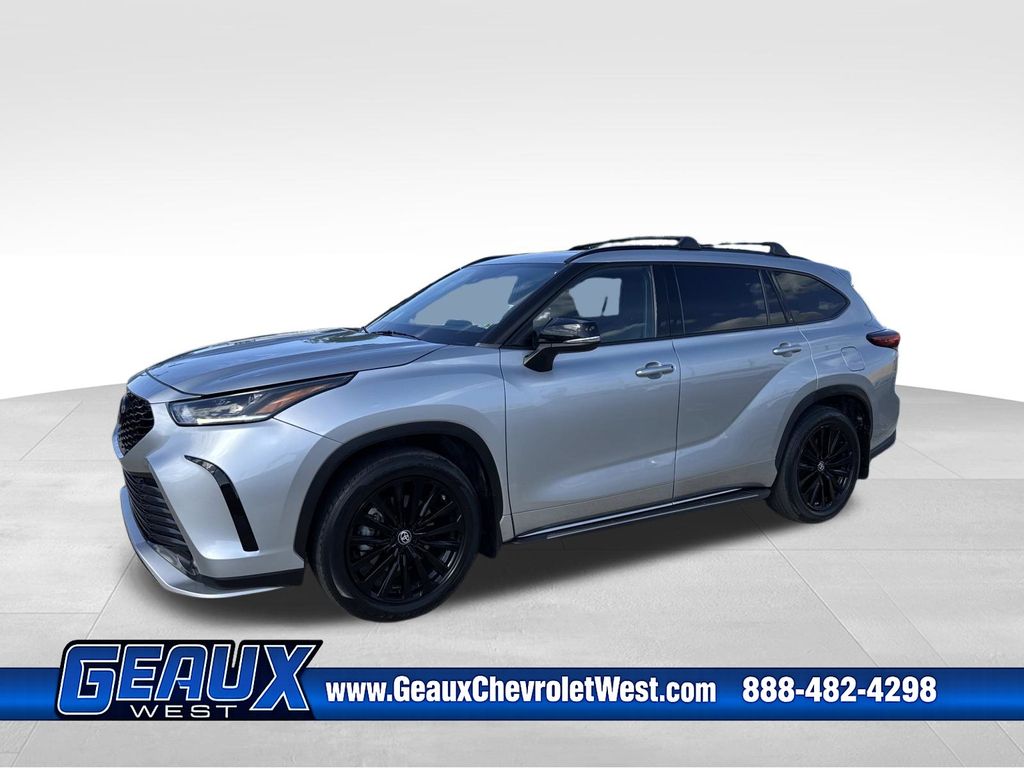 Celestial Silver Metallic 2023 Toyota Highlander SUV / Crossover Front-Wheel Drive 8-Speed Automatic