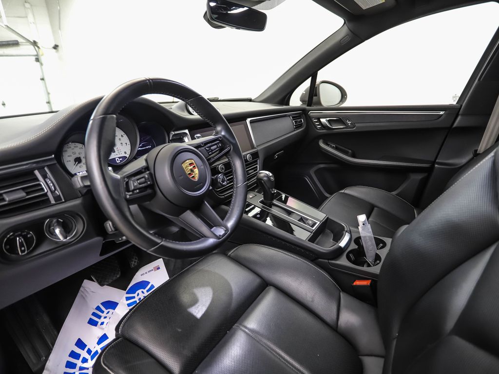 Thumbnail: 2023 Porsche Macan - 10