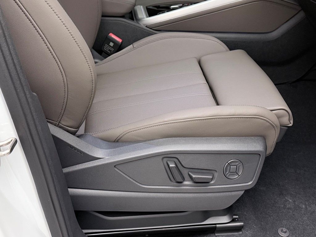 Thumbnail: 2025 Audi Q5 - 17