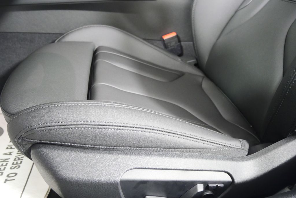 Thumbnail: 2026 BMW Z4 - 11