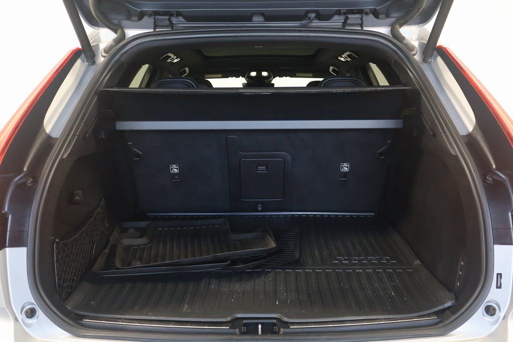 2022 Volvo XC60 Recharge Core 14