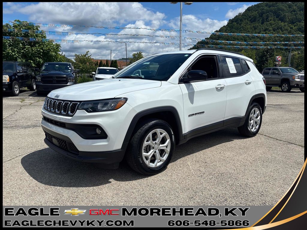 Bright White Clearcoat 2024 Jeep Compass SUV / Crossover Four-Wheel Drive 8-Speed Automatic