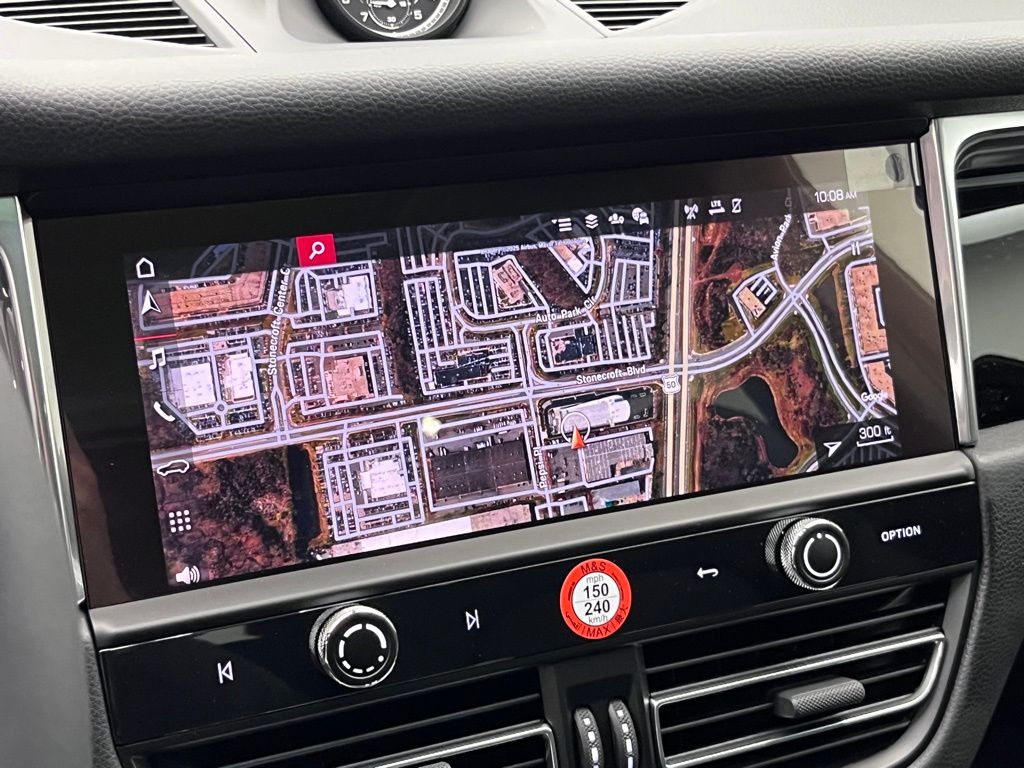 2025 Porsche Macan  16
