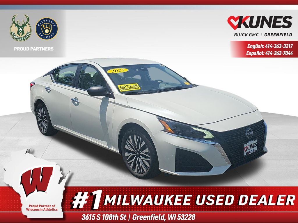 Pearl White 2025 Nissan Altima Sedan Front-Wheel Drive Continuously Variable Transmission