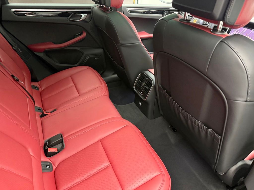 Thumbnail: 2026 Porsche Macan - 30