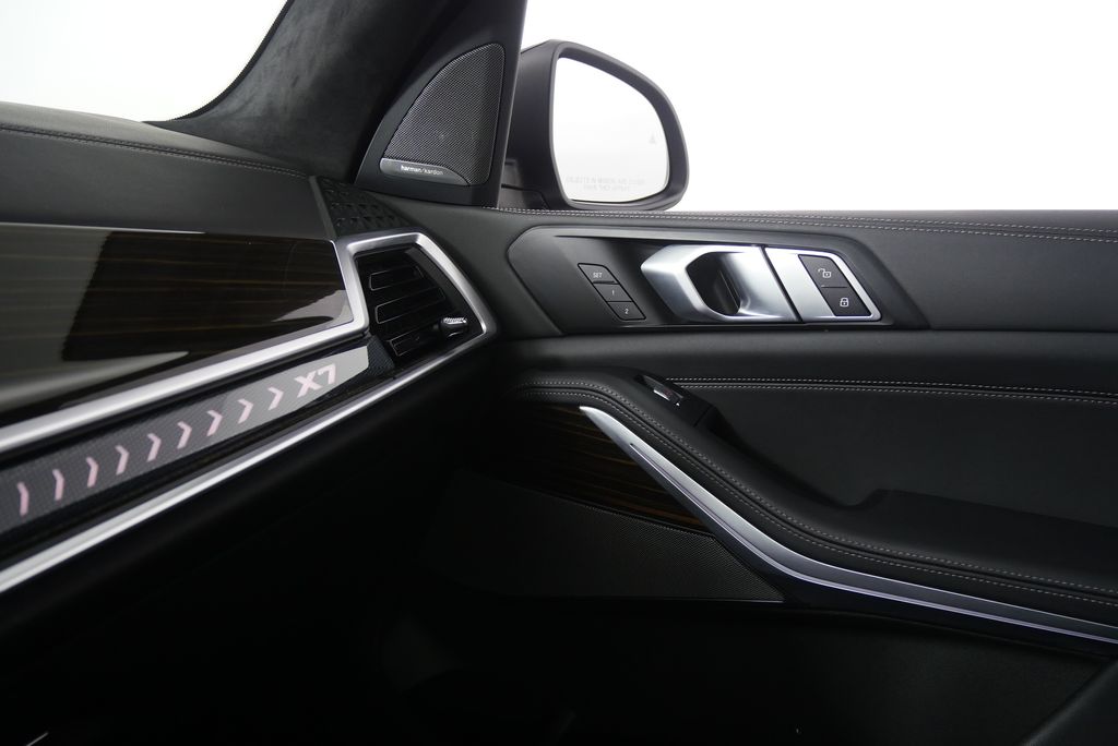 Thumbnail: 2025 BMW X7 - 29