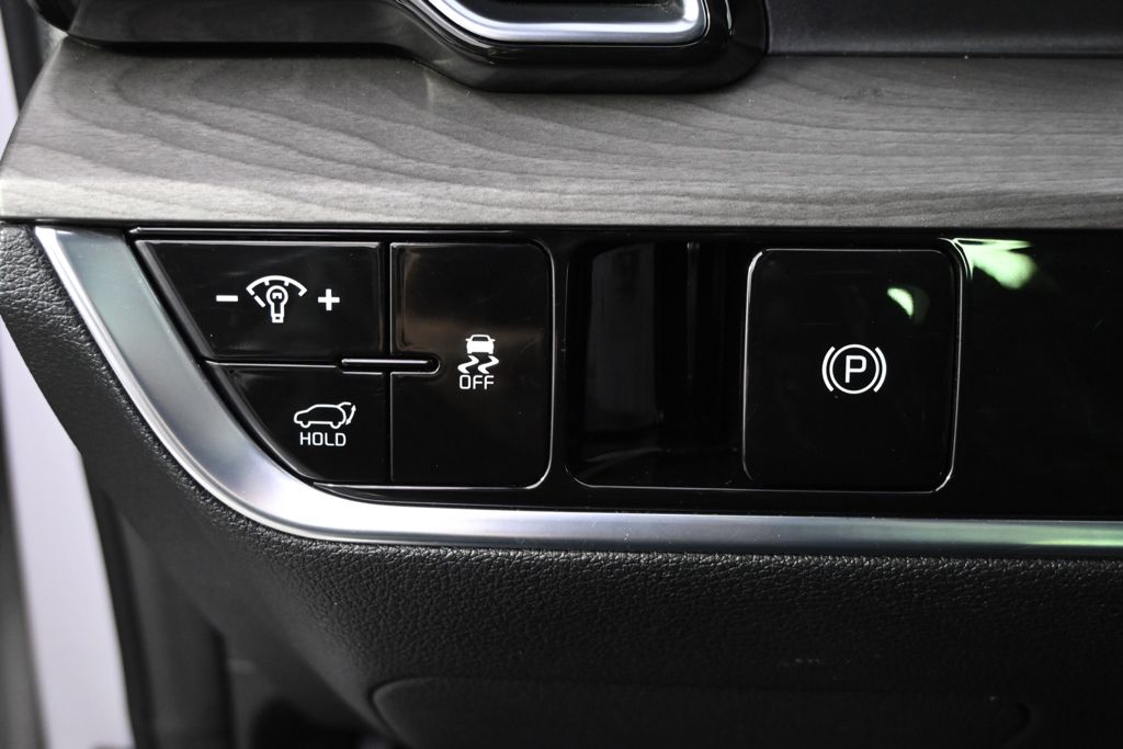 Used 2024 White Kia X-Line image 24