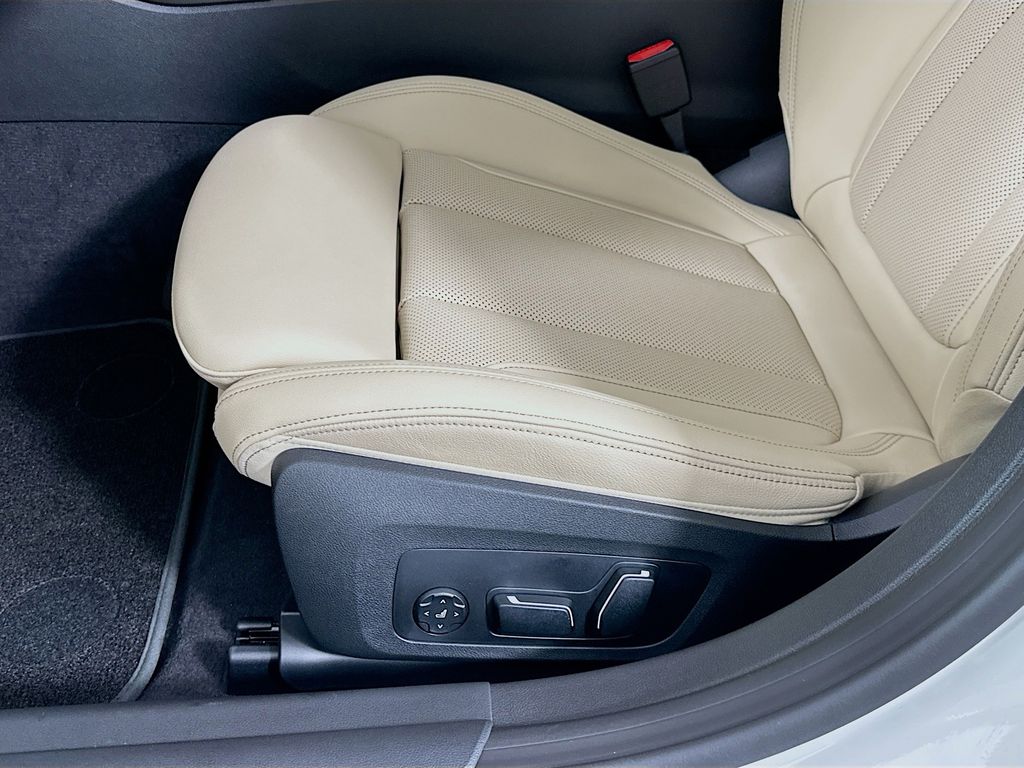 Thumbnail: 2026 BMW i4 - 21